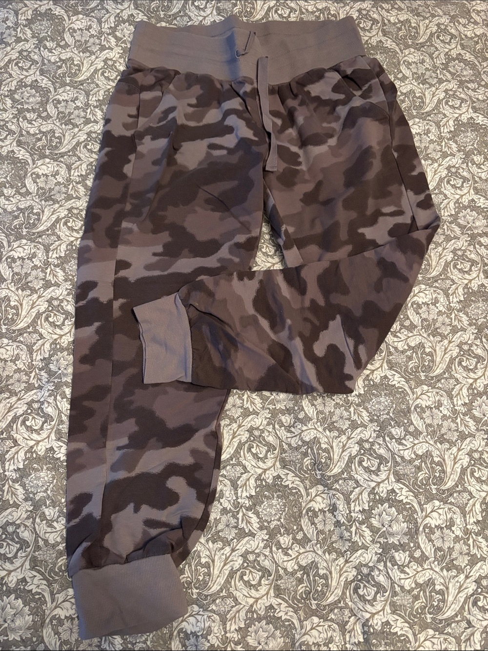 Zella Women’s  Black and Gray Camo Jogger Sweatpants